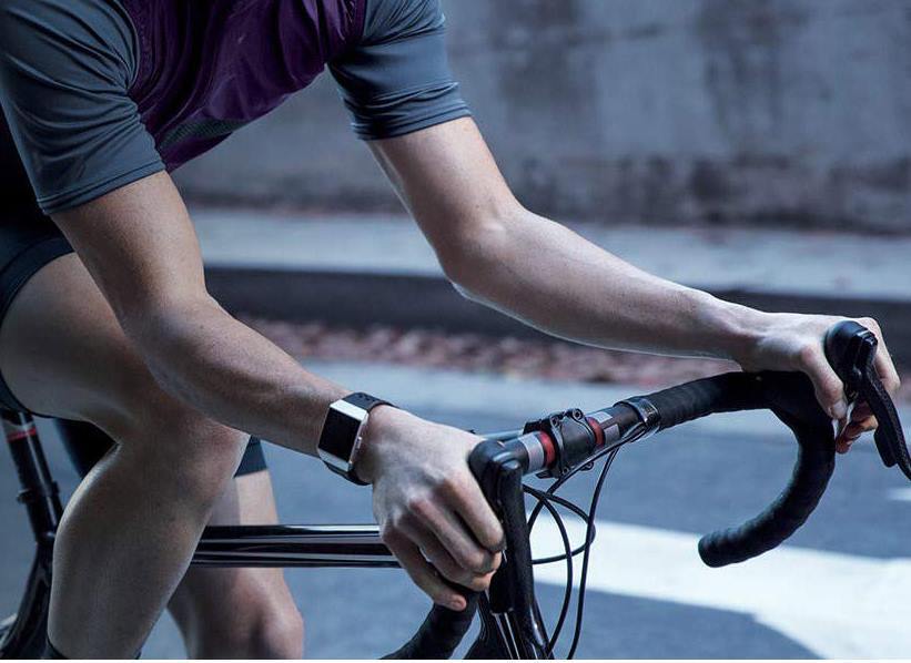 ساعت هوشمند فیت بیت مدل Ionic - Thumbnail 3